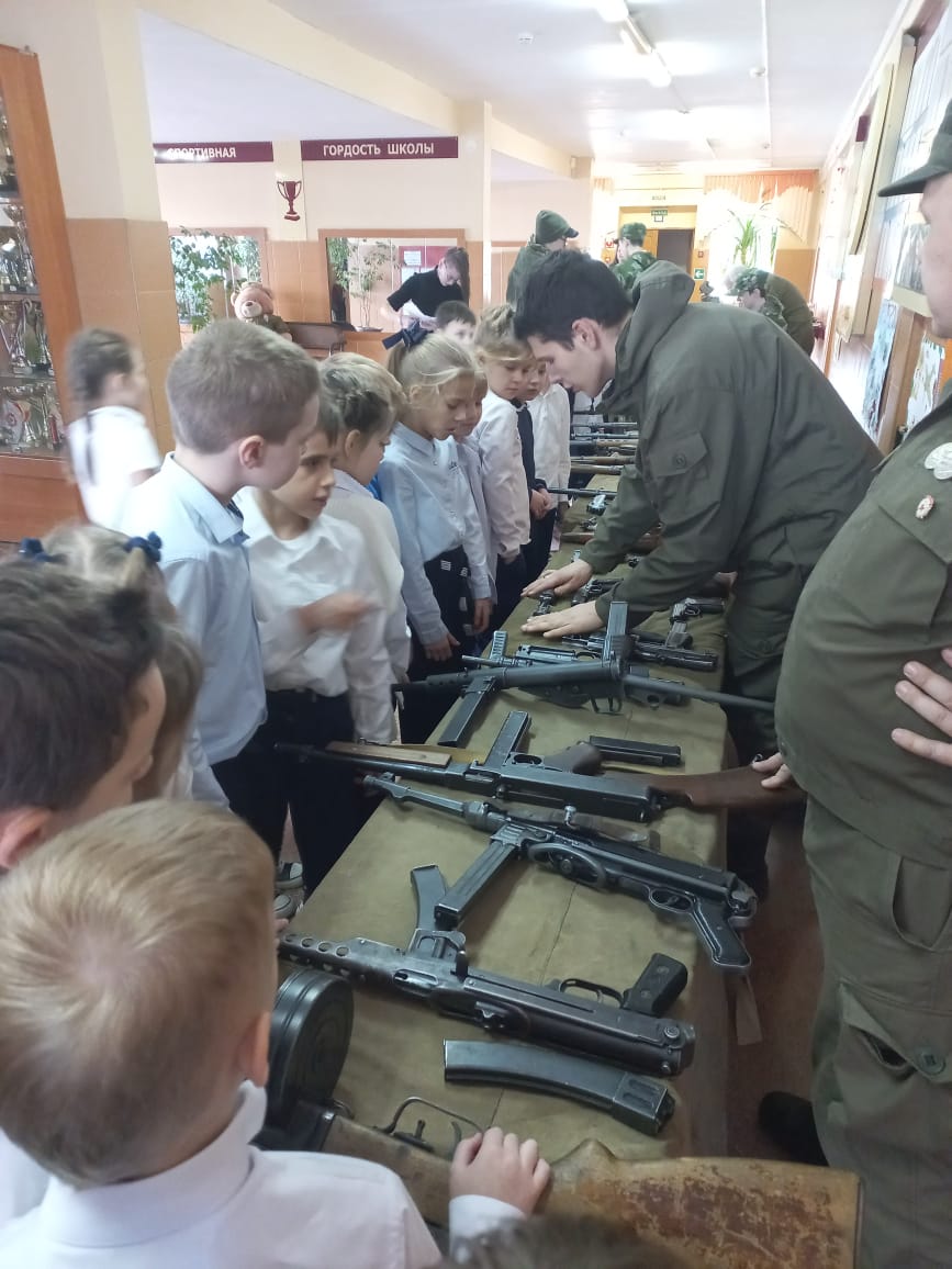 Выставка оружия "от Берданки до Калашникова",