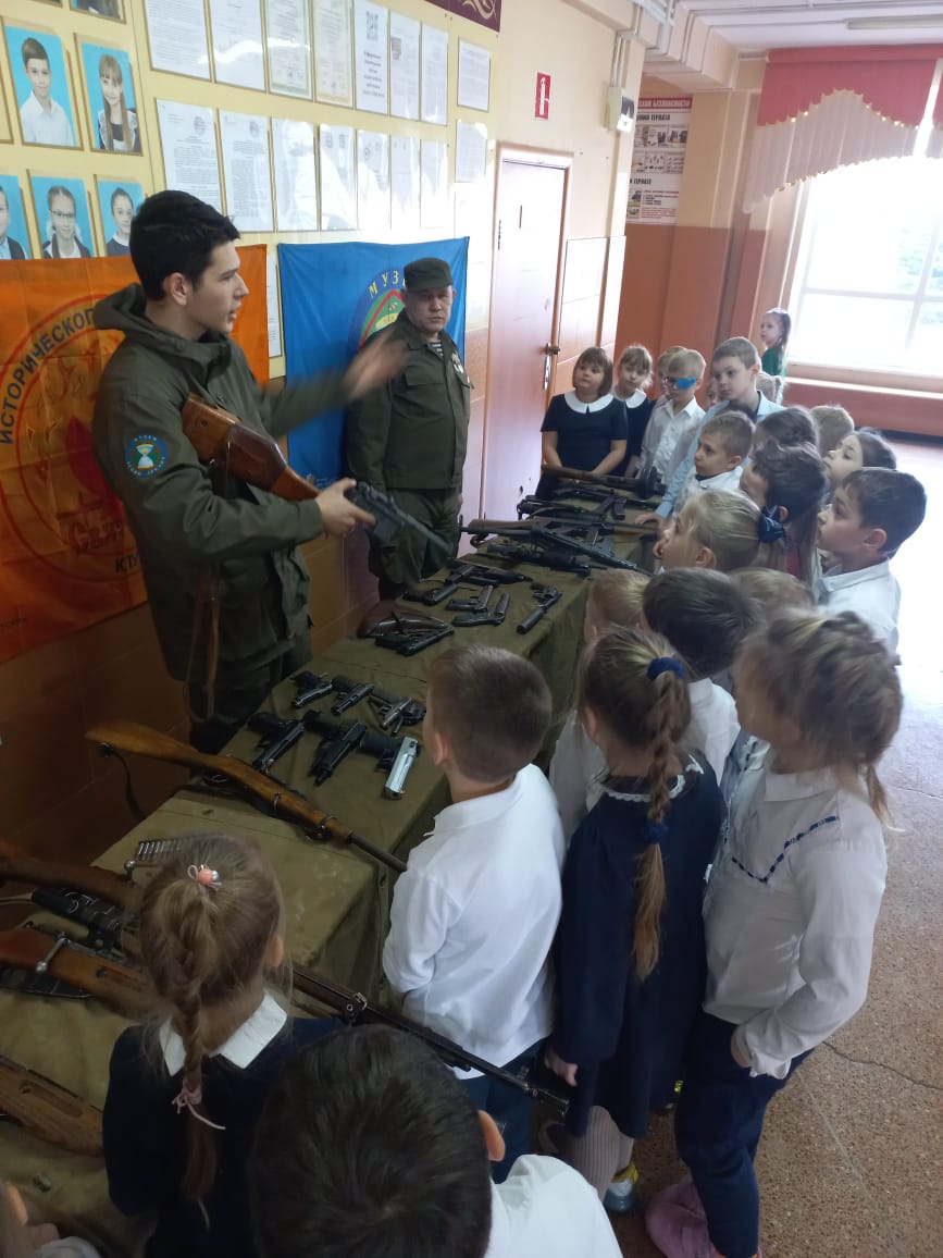 Выставка оружия "от Берданки до Калашникова",